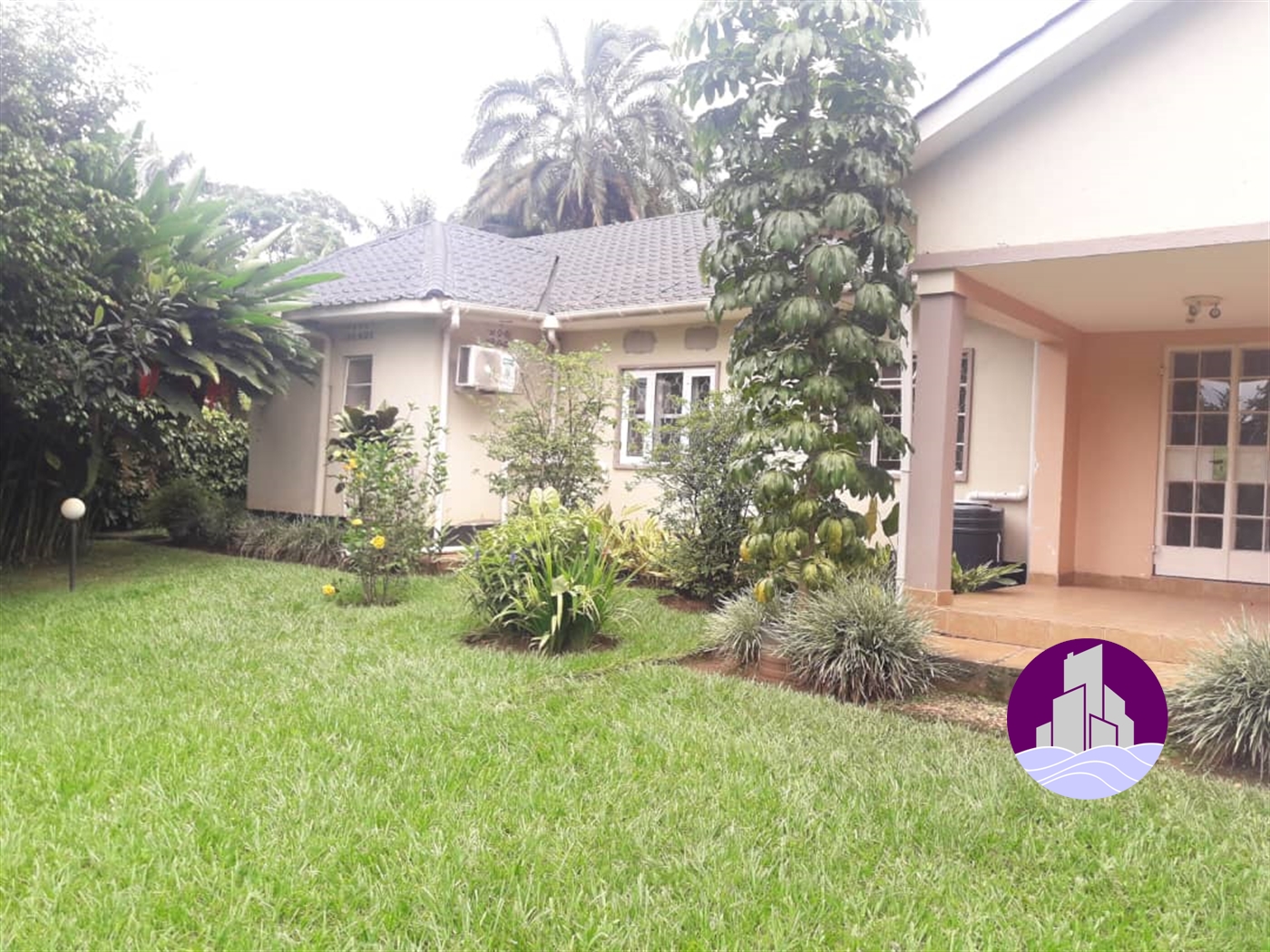 Bungalow for rent in Bugoloobi Kampala