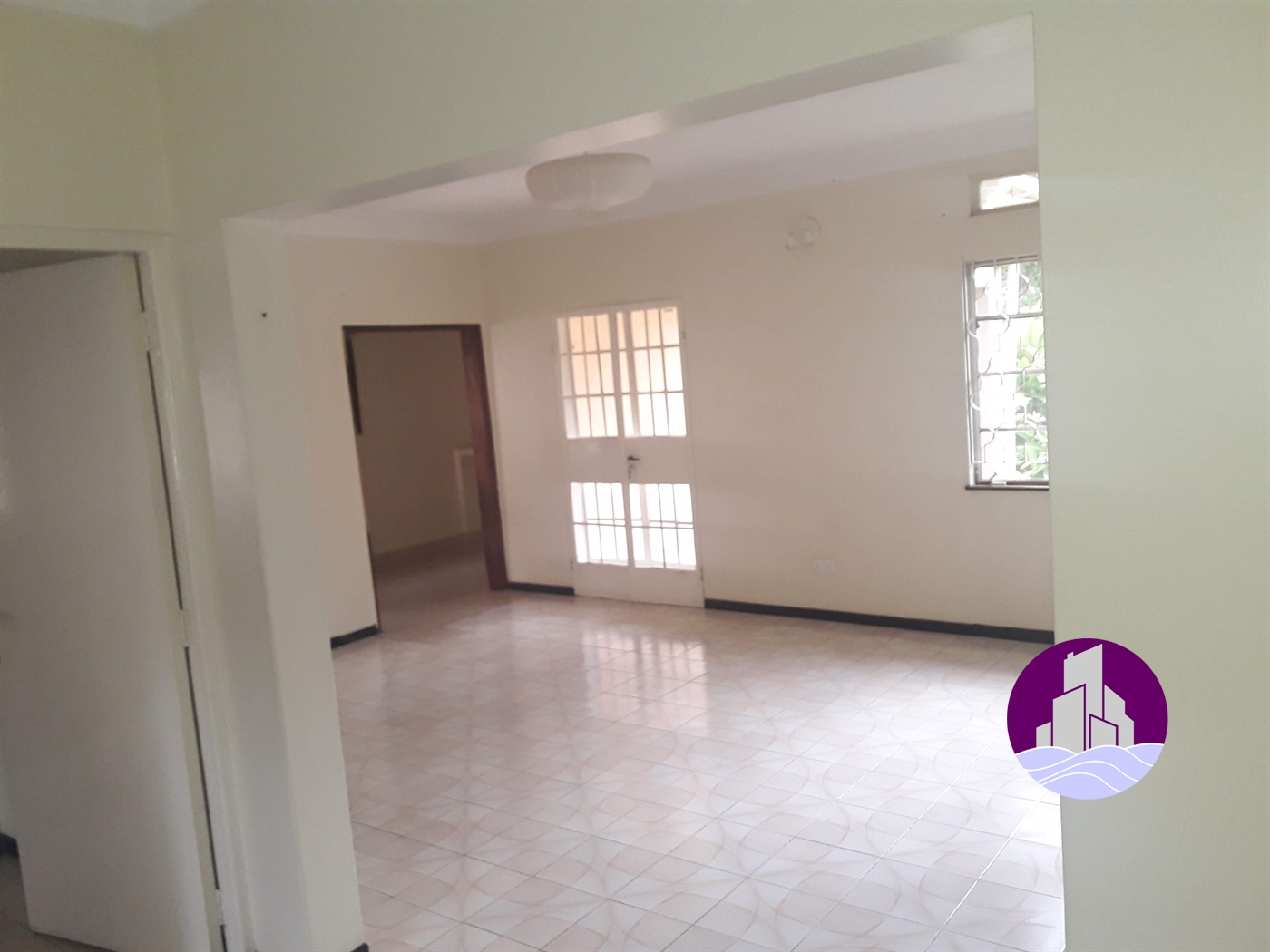 Bungalow for rent in Bugoloobi Kampala