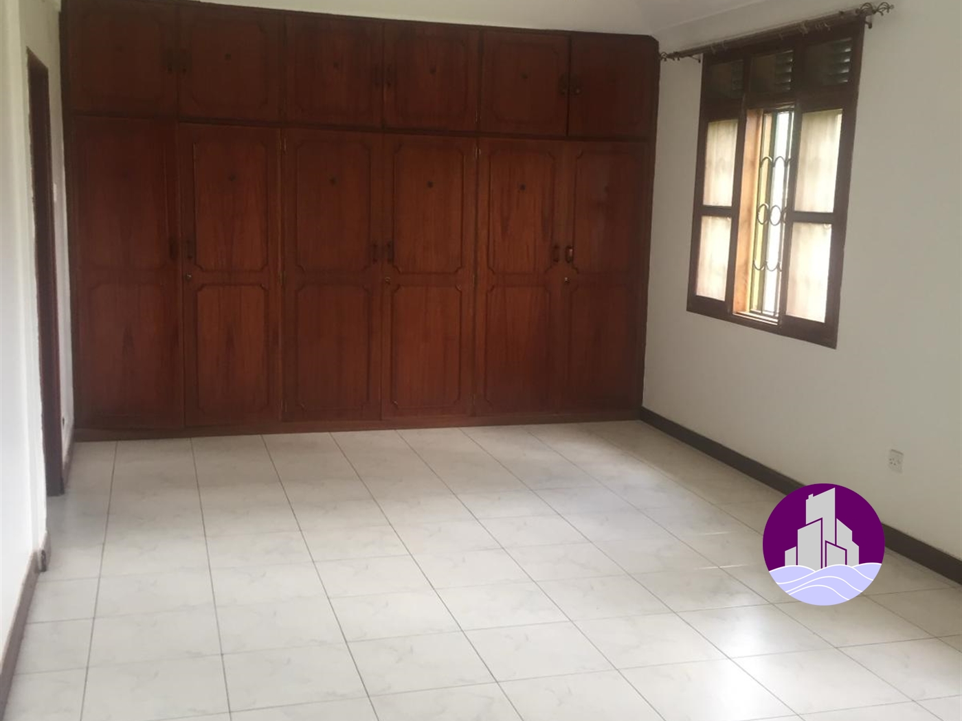 Bungalow for rent in Bugoloobi Kampala