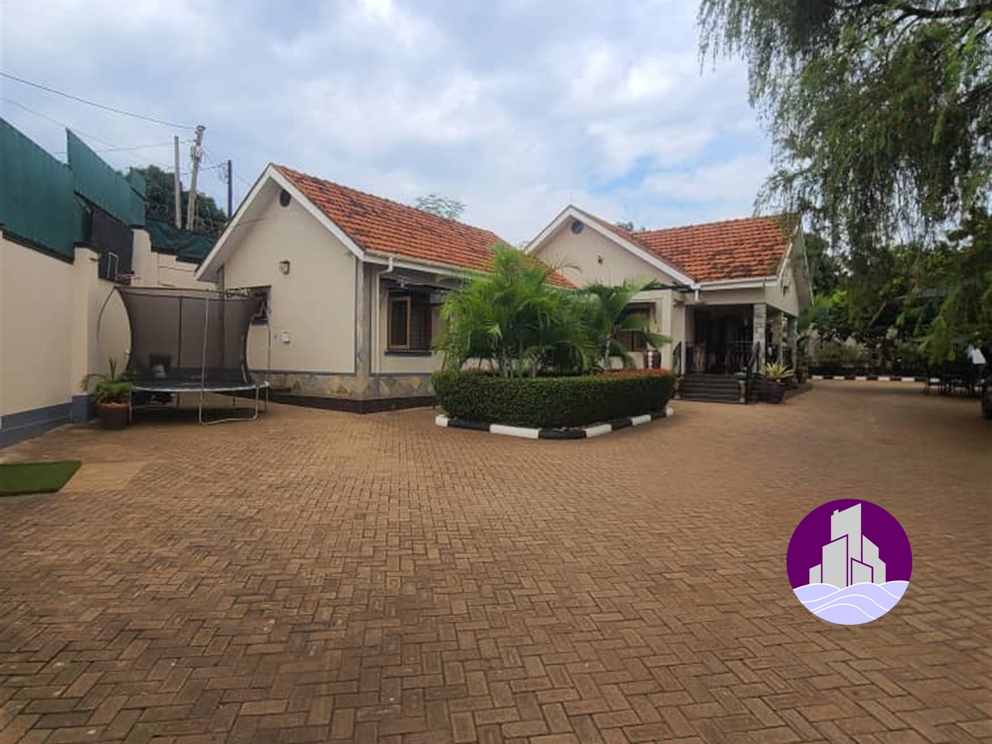 Bungalow for sale in Mutungo Kampala