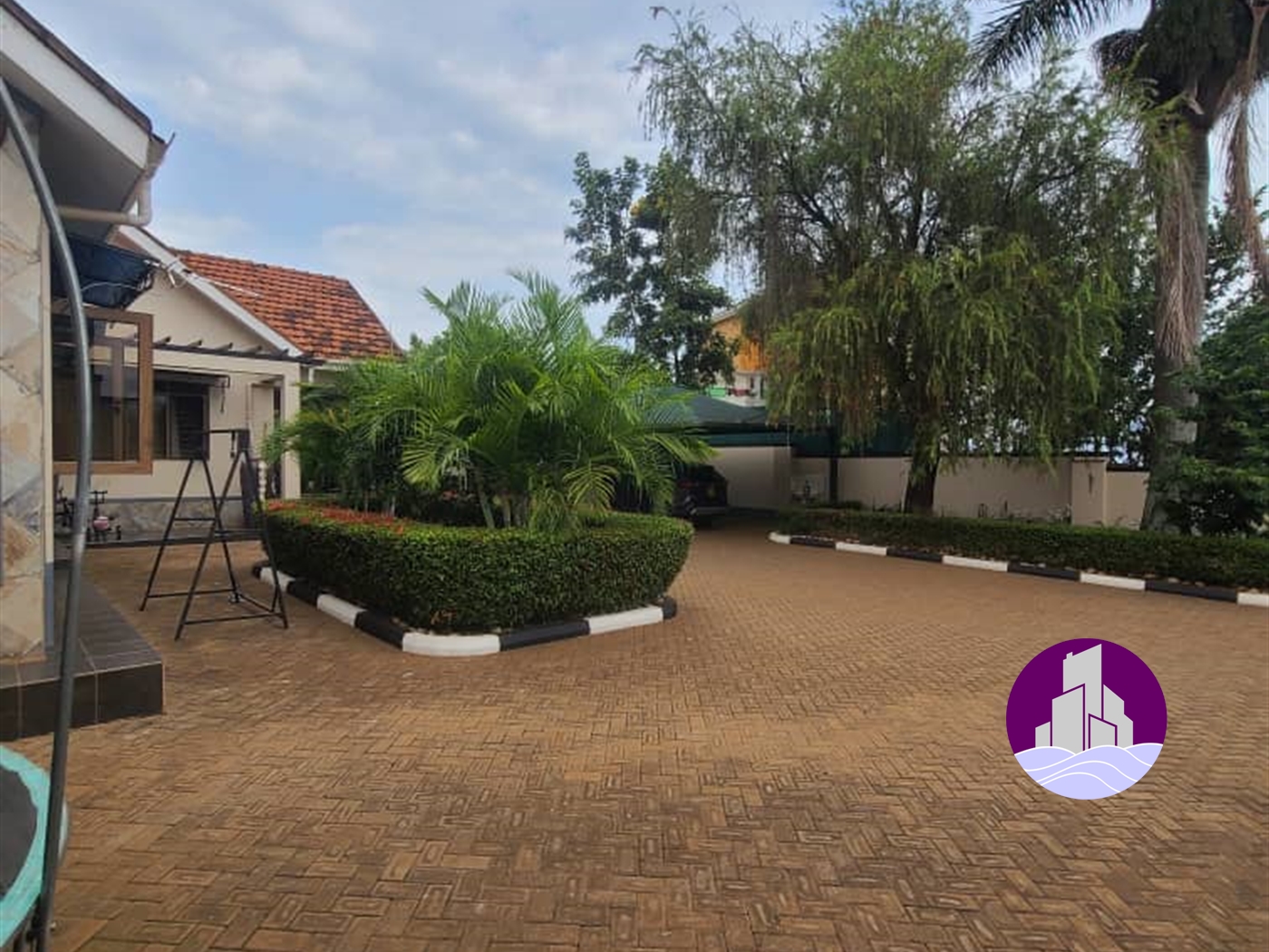 Bungalow for sale in Mutungo Kampala