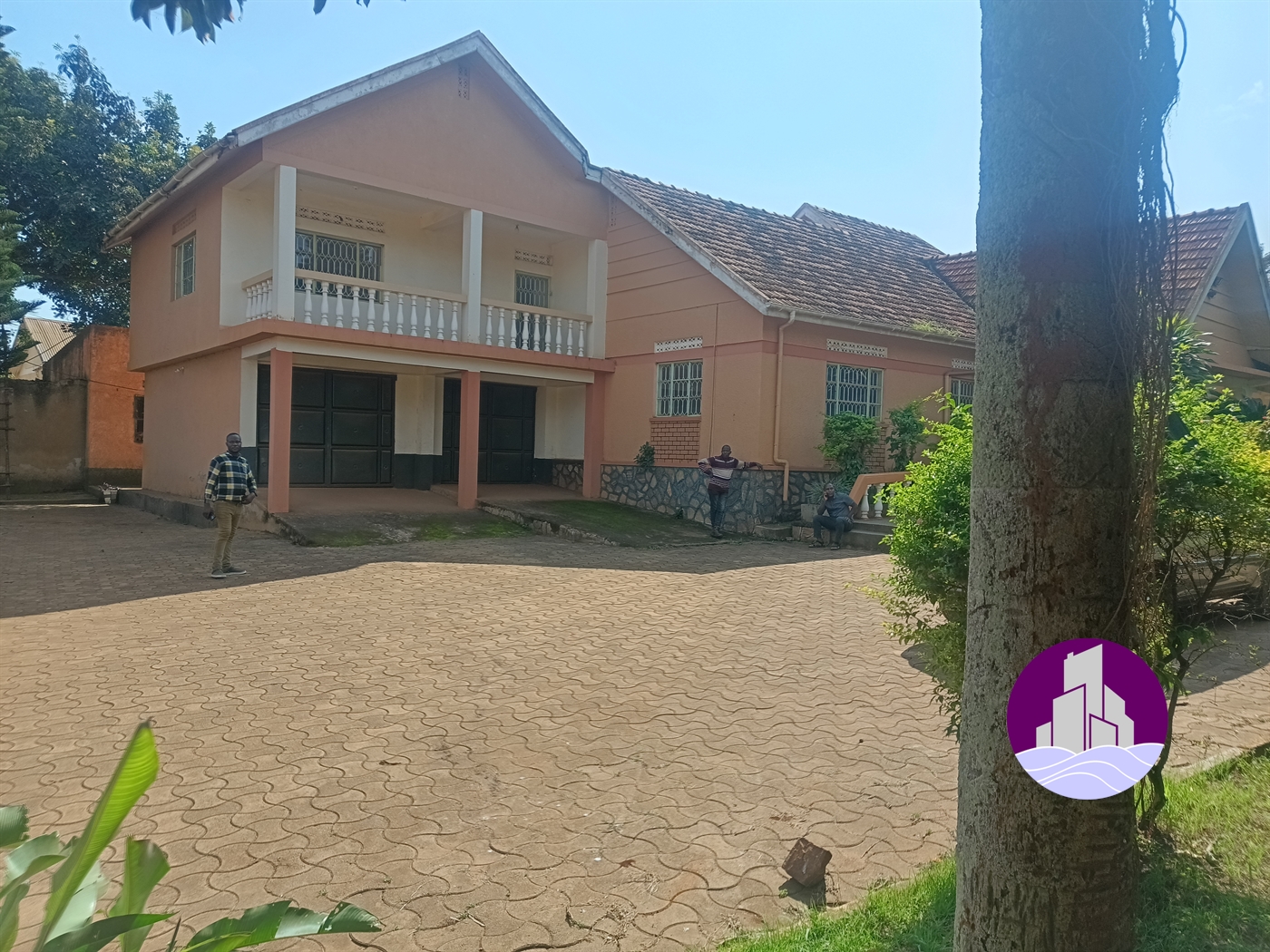 Storeyed house for rent in Municipality Mukono