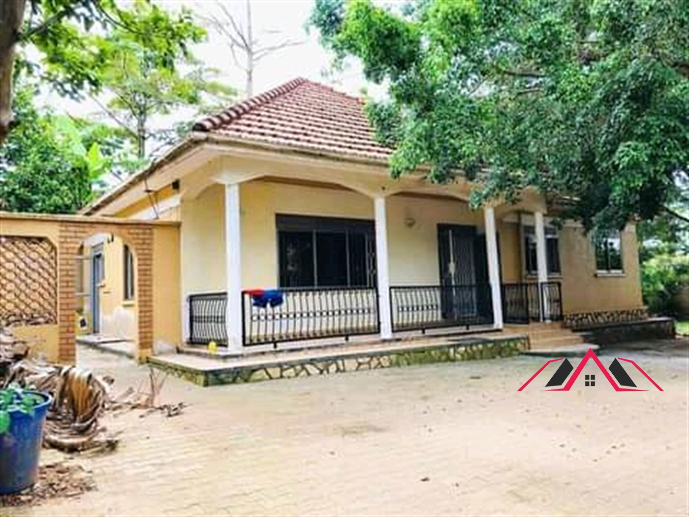 Bungalow for rent in Muyenga Kampala