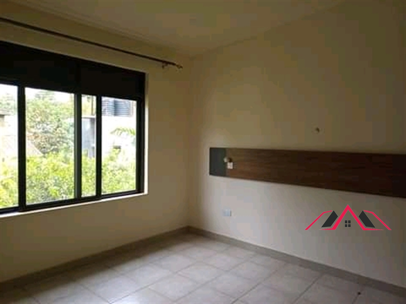 Semi Detached for rent in Mutungo Kampala