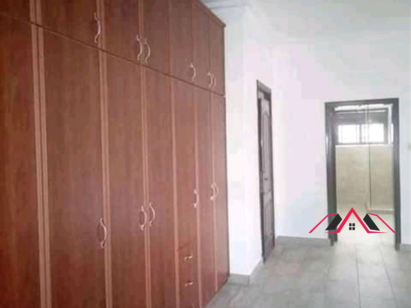 Storeyed house for rent in Bugoloobi Kampala