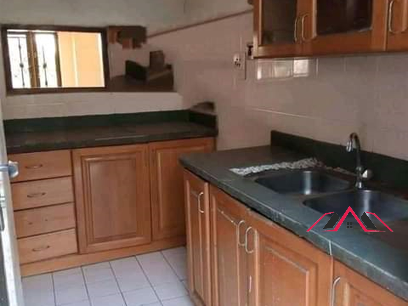 Duplex for rent in Kisaasi Kampala