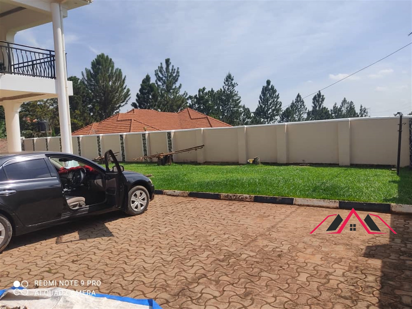 Mansion for sale in Kira Wakiso