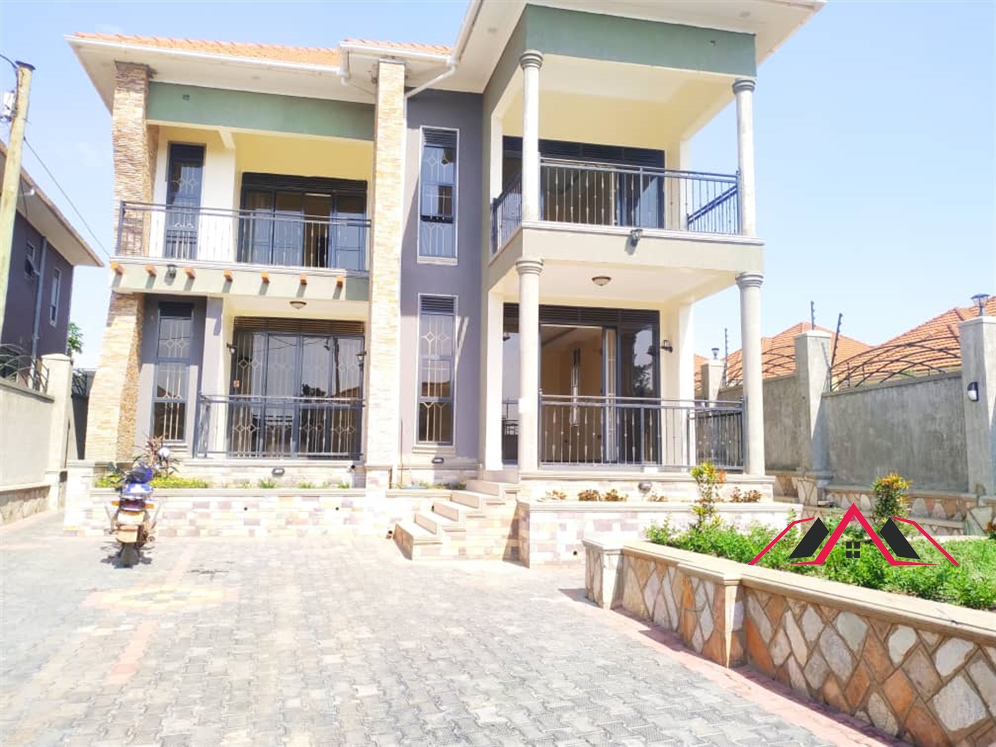 Mansion for sale in Kira Wakiso