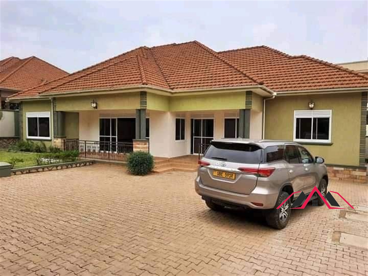 Bungalow for rent in Kiwaatule Kampala