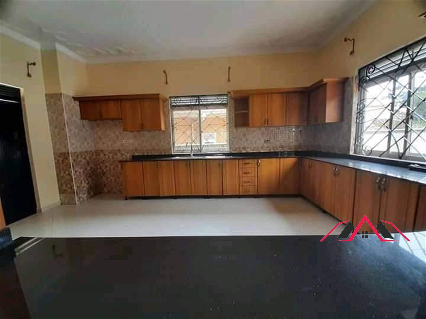 Bungalow for rent in Kiwaatule Kampala