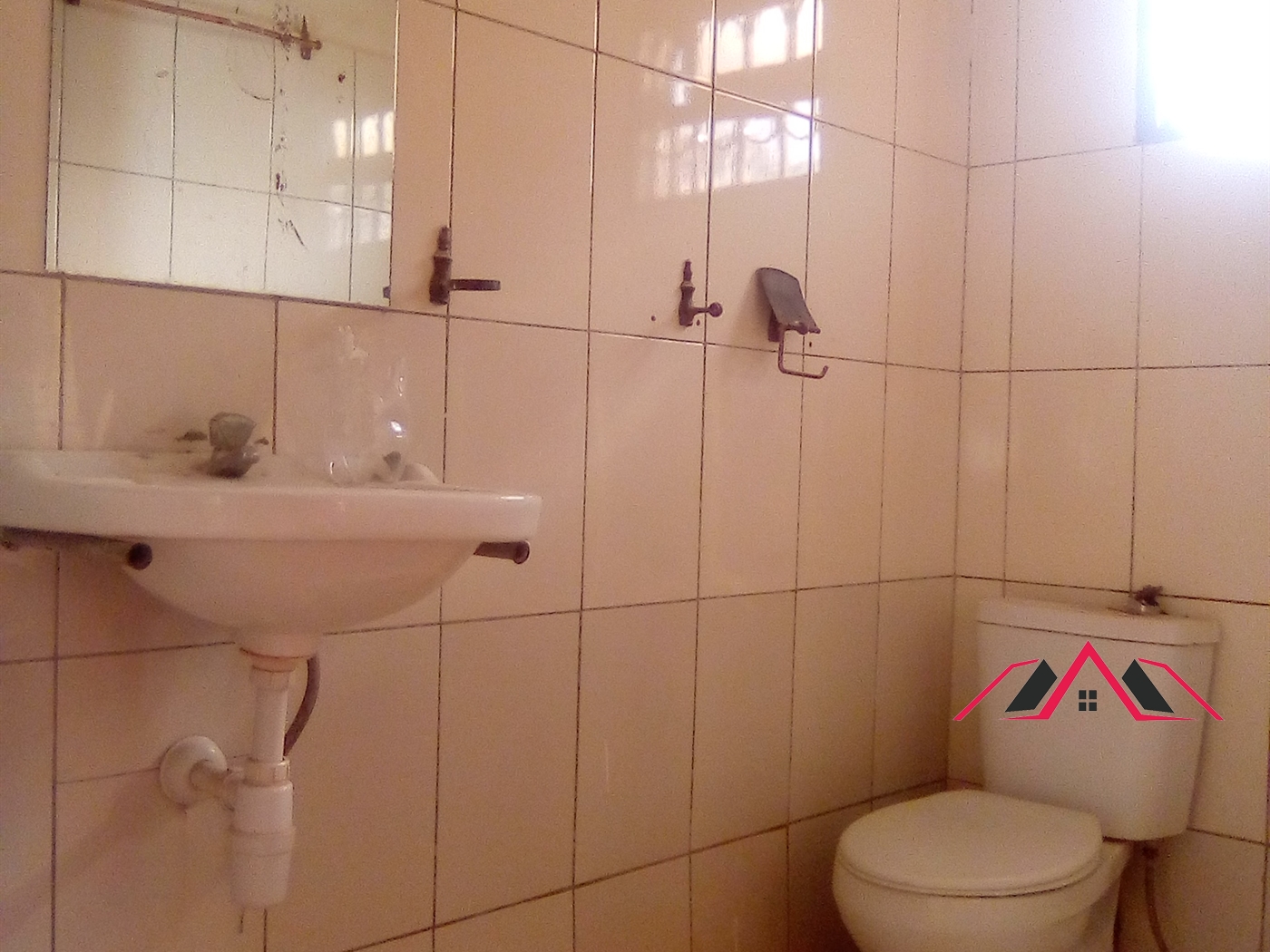 Semi Detached for rent in Kisaasi Kampala