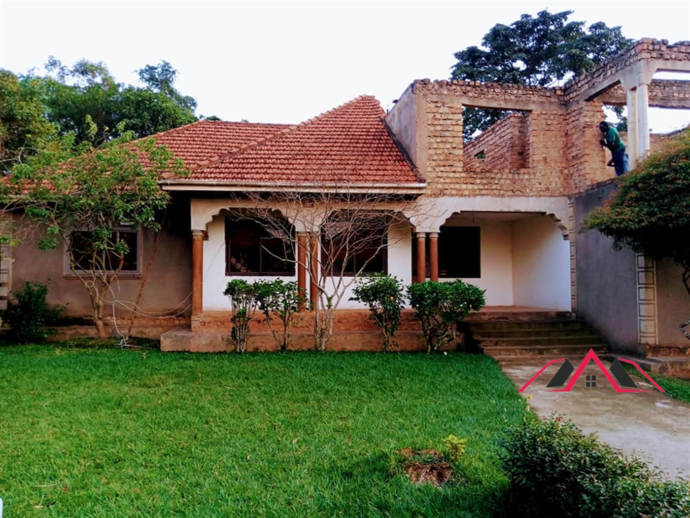 Mansion for sale in Kiwaatule Kampala