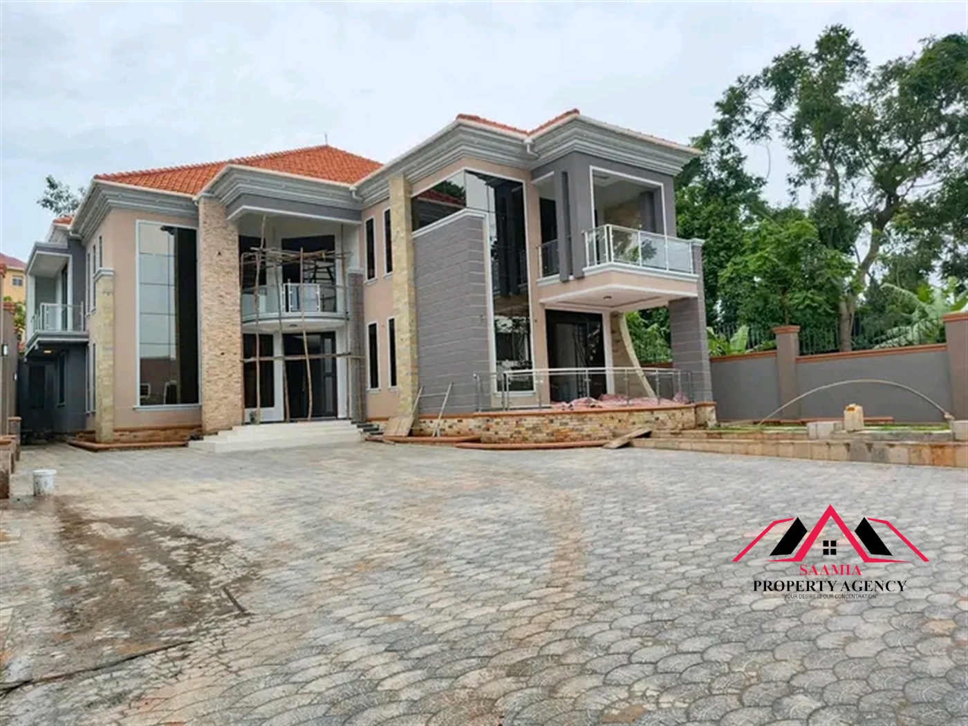 Mansion for sale in Kira Wakiso