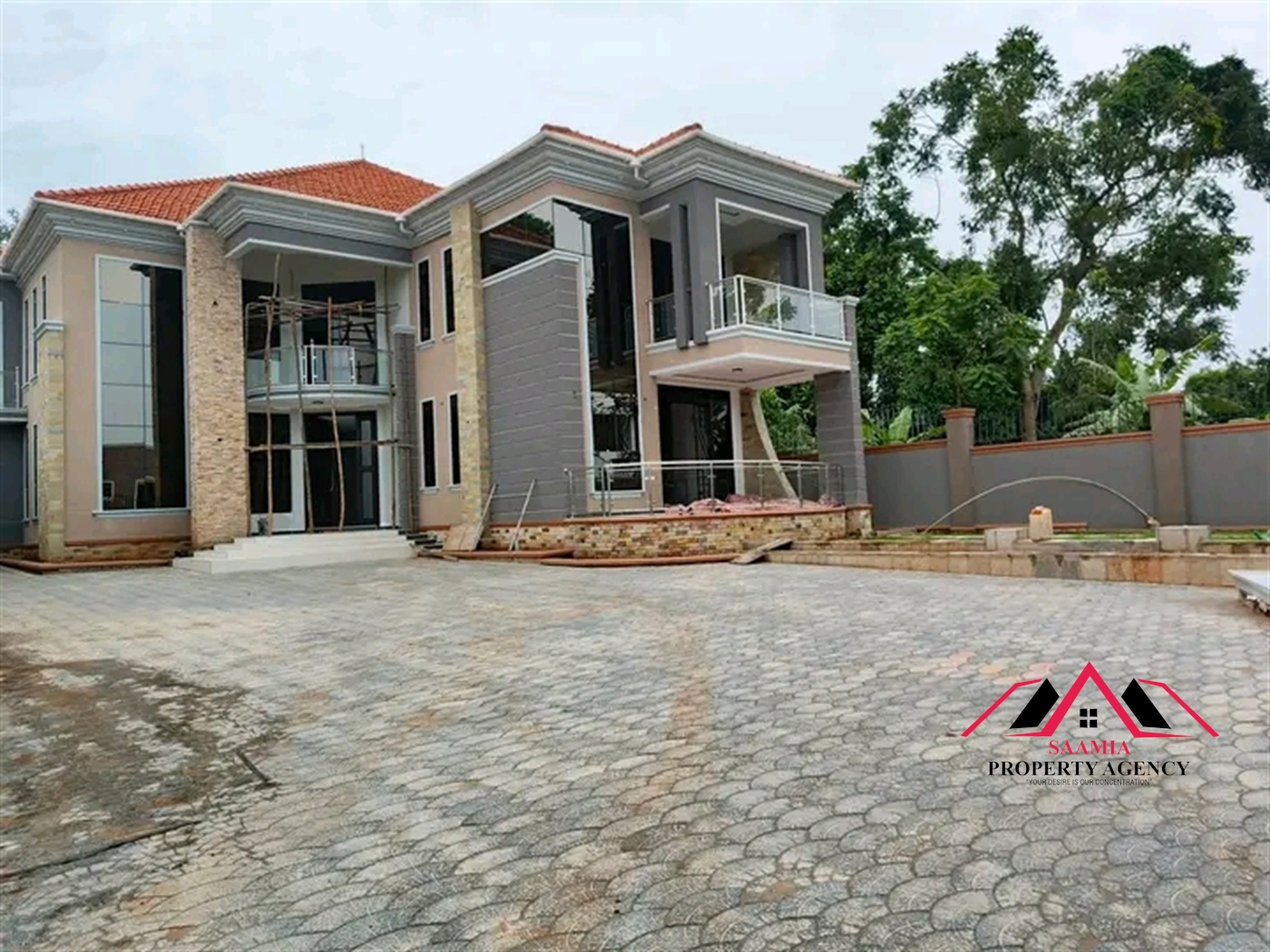 Mansion for sale in Kira Wakiso