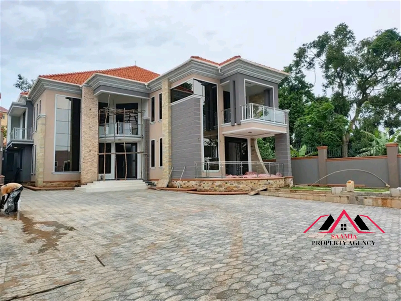 Mansion for sale in Kira Wakiso