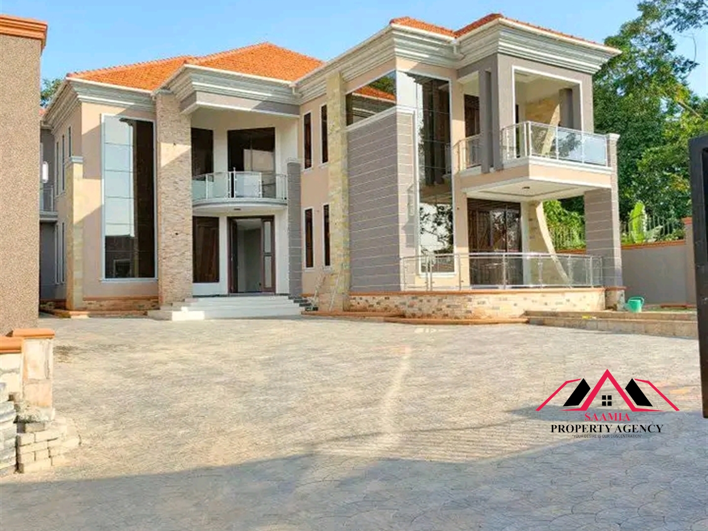 Mansion for sale in Kira Wakiso