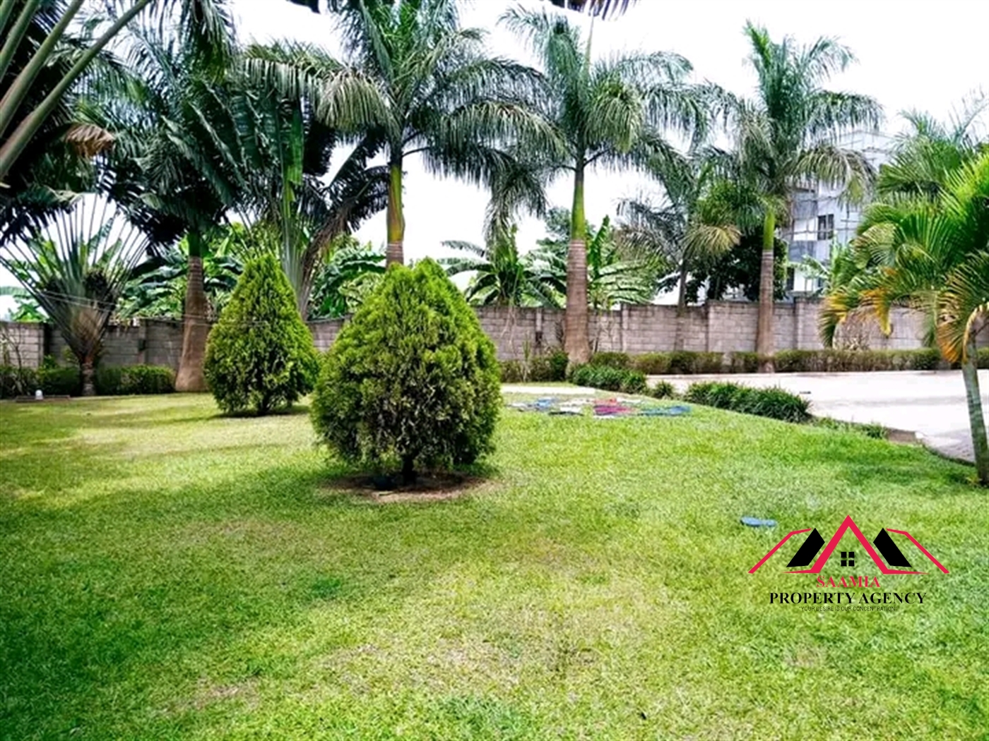 Mansion for sale in Kira Wakiso