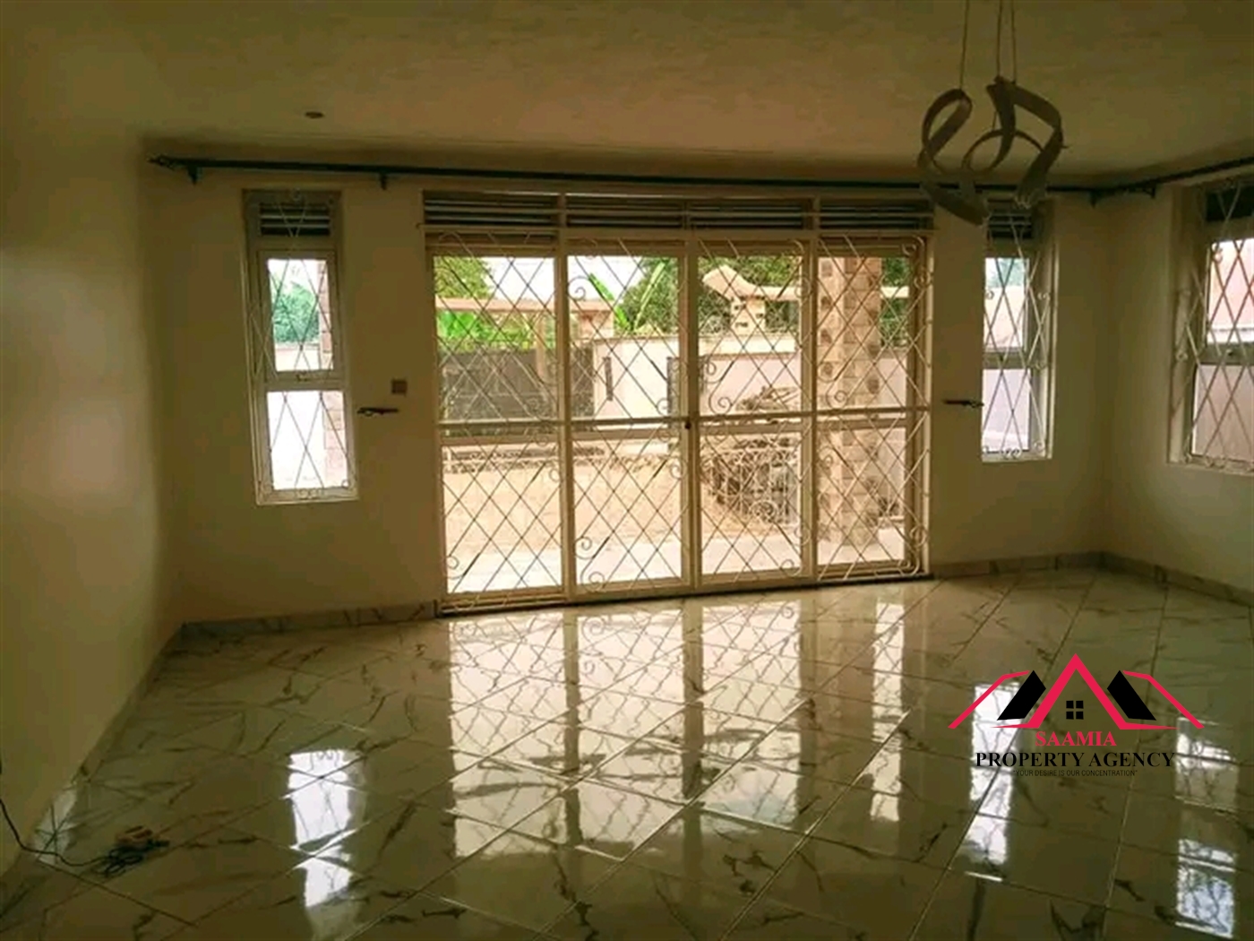 Mansion for rent in Kira Wakiso