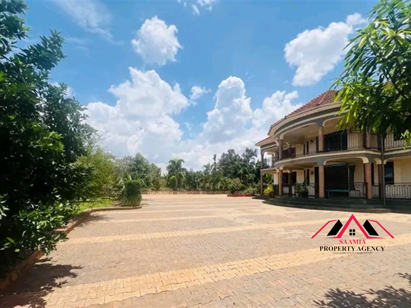 Mansion for sale in Kira Wakiso