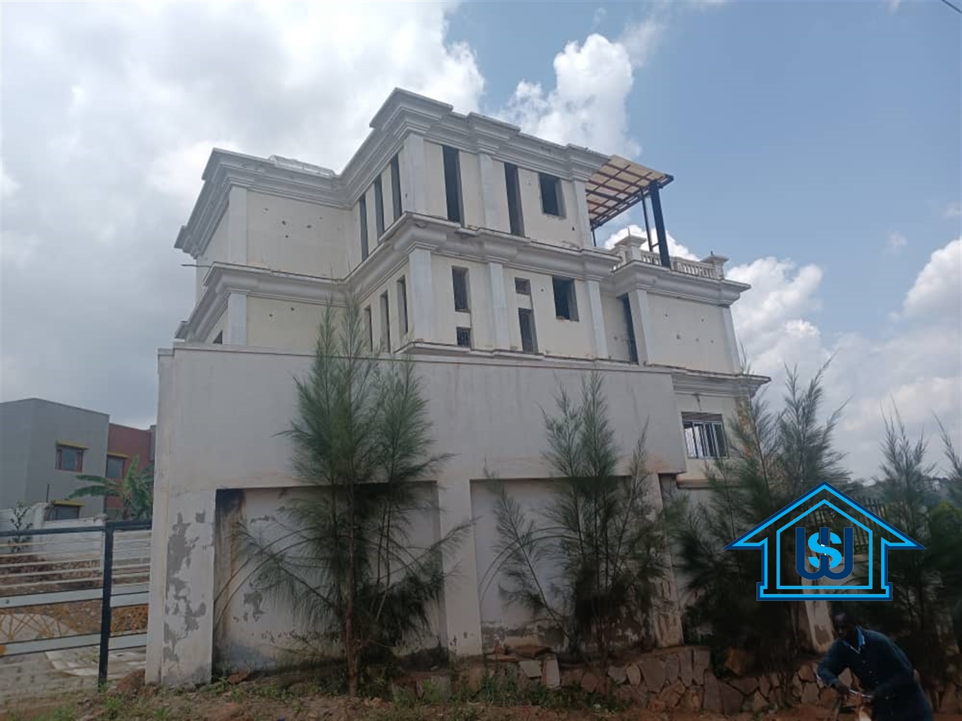 Mansion for sale in Bwebajja Wakiso