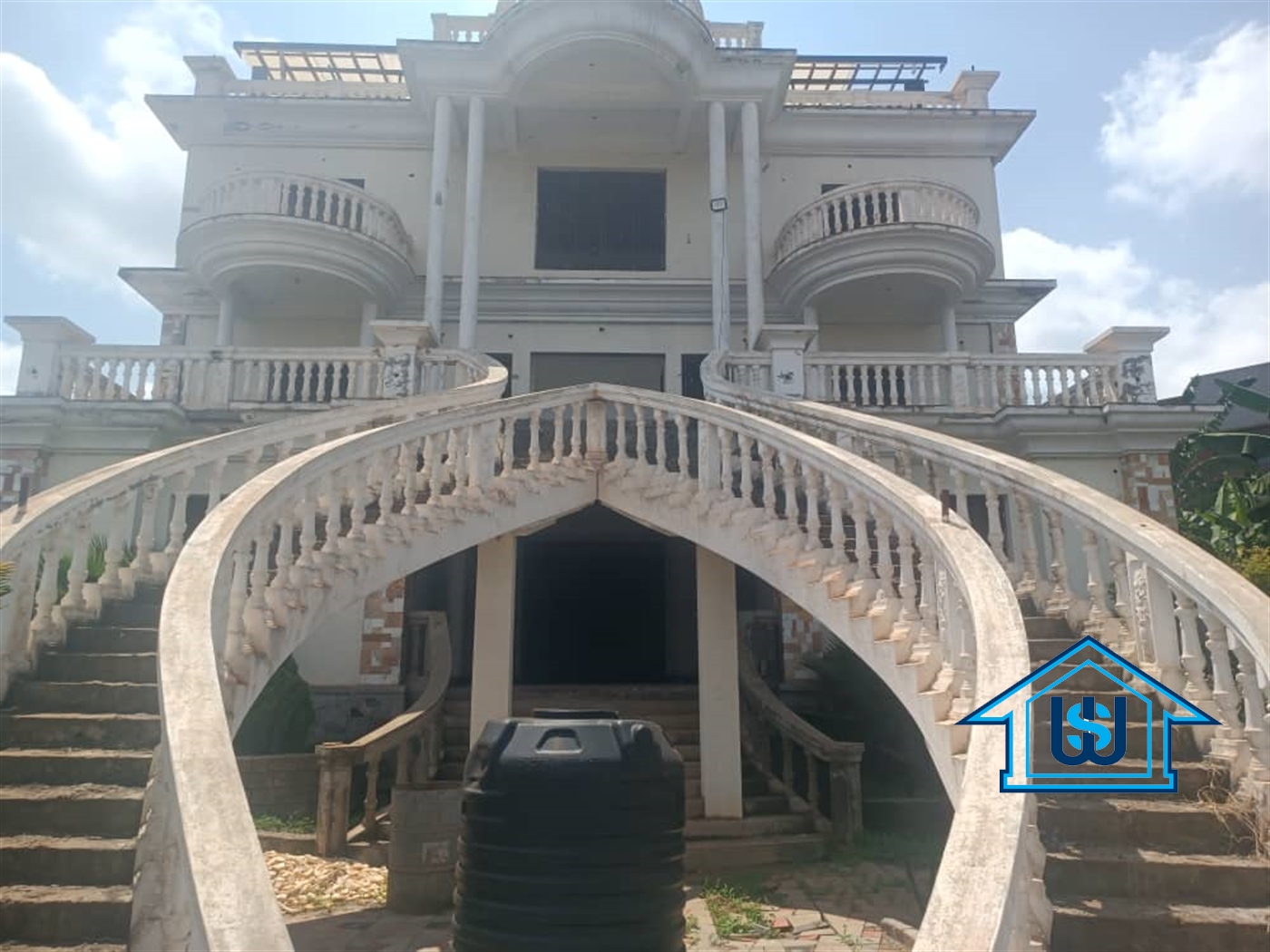 Mansion for sale in Bwebajja Wakiso