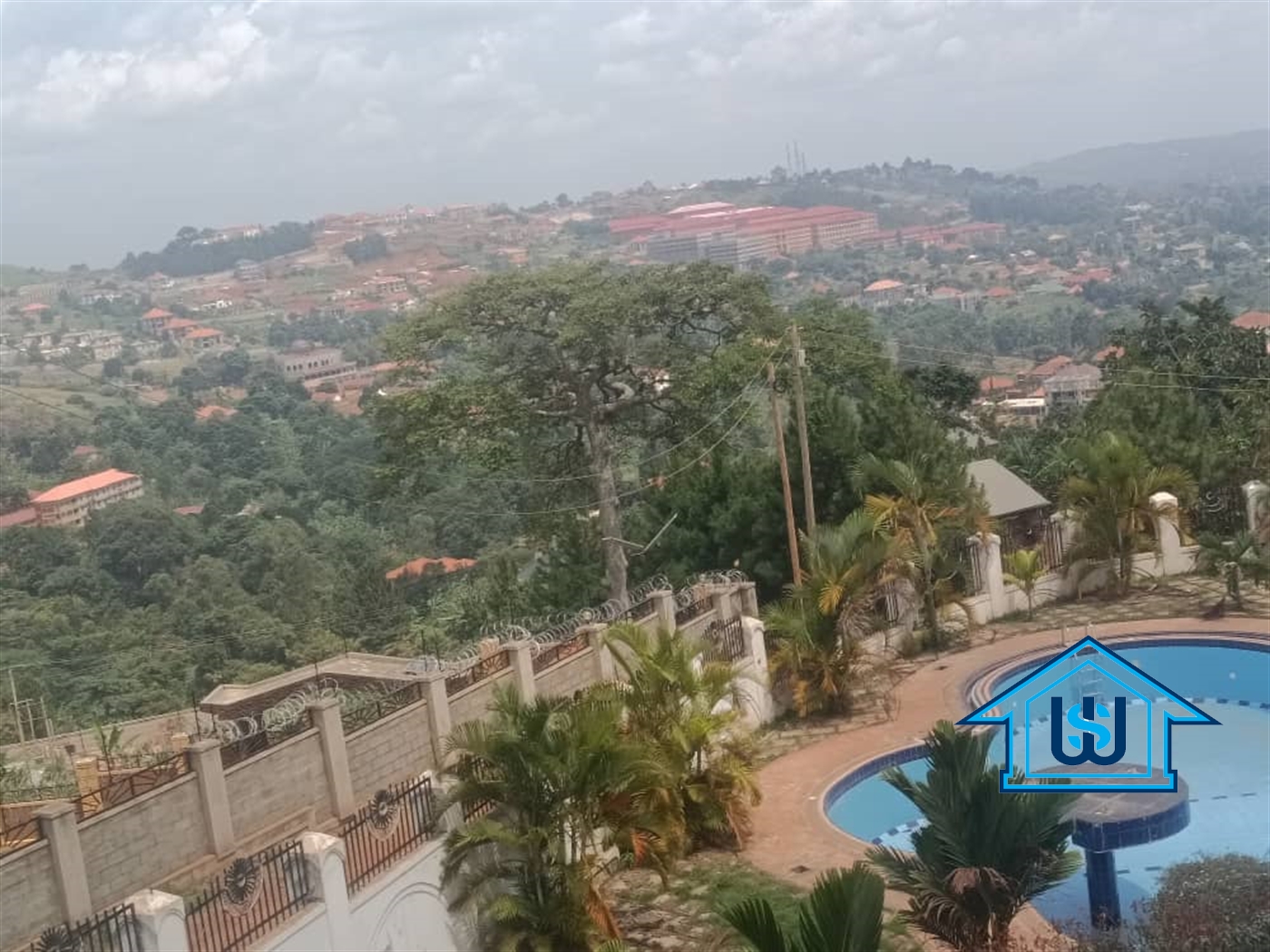 Mansion for sale in Bwebajja Wakiso