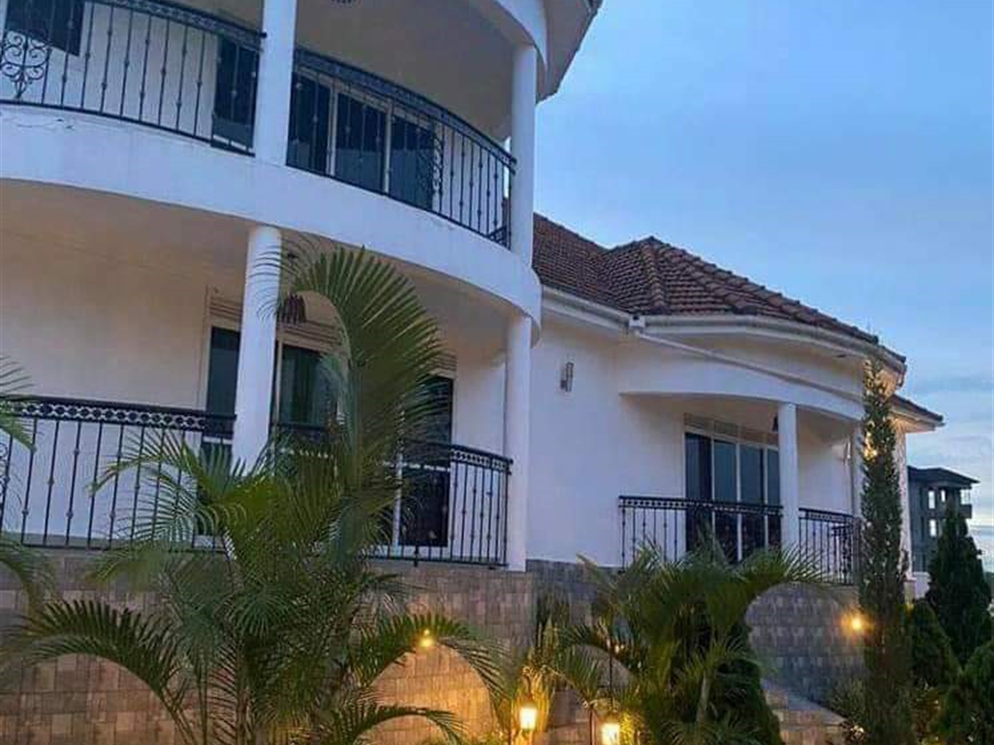 Mansion for sale in Bwebajja Wakiso