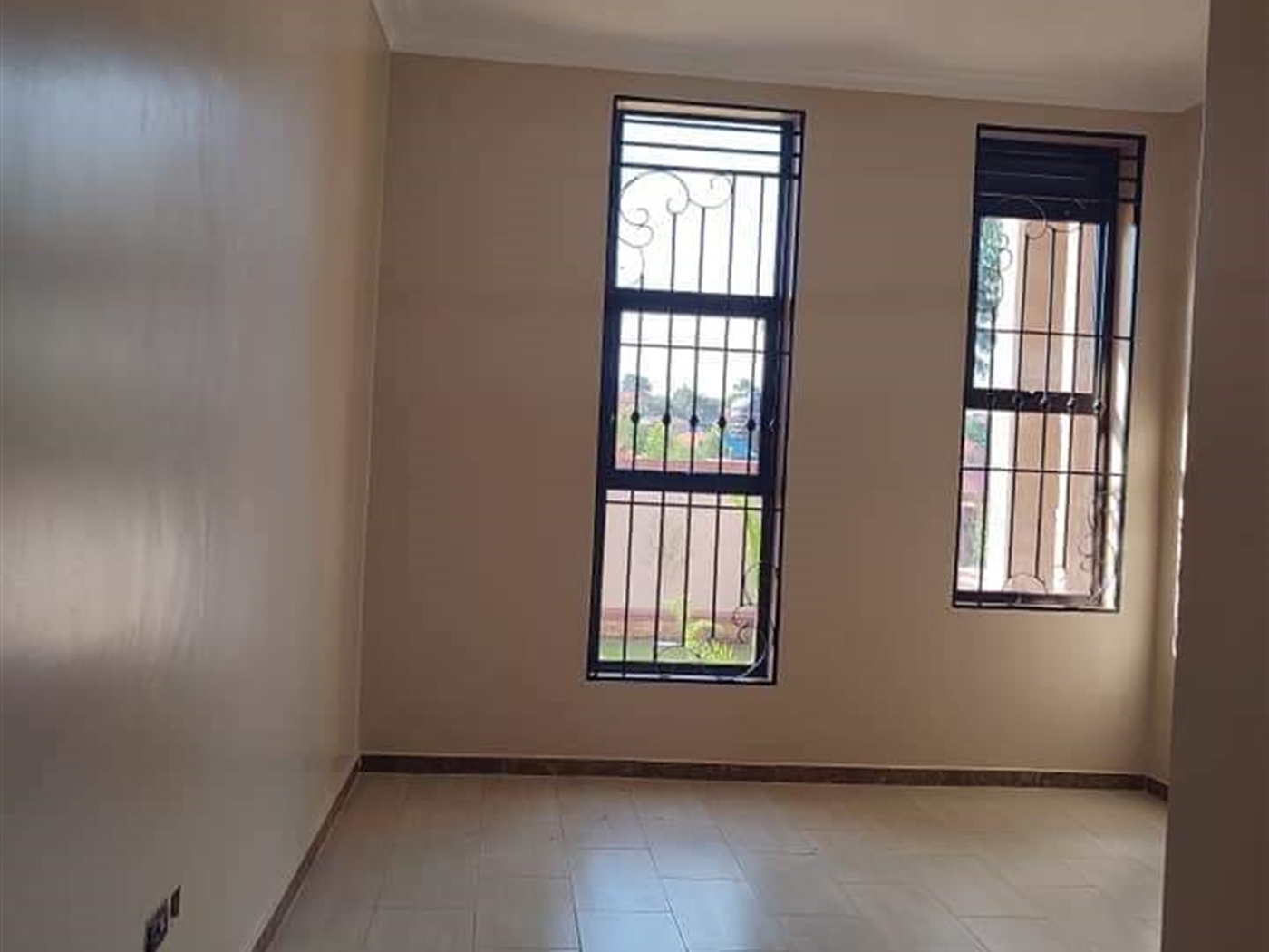 Mansion for sale in Kira Wakiso