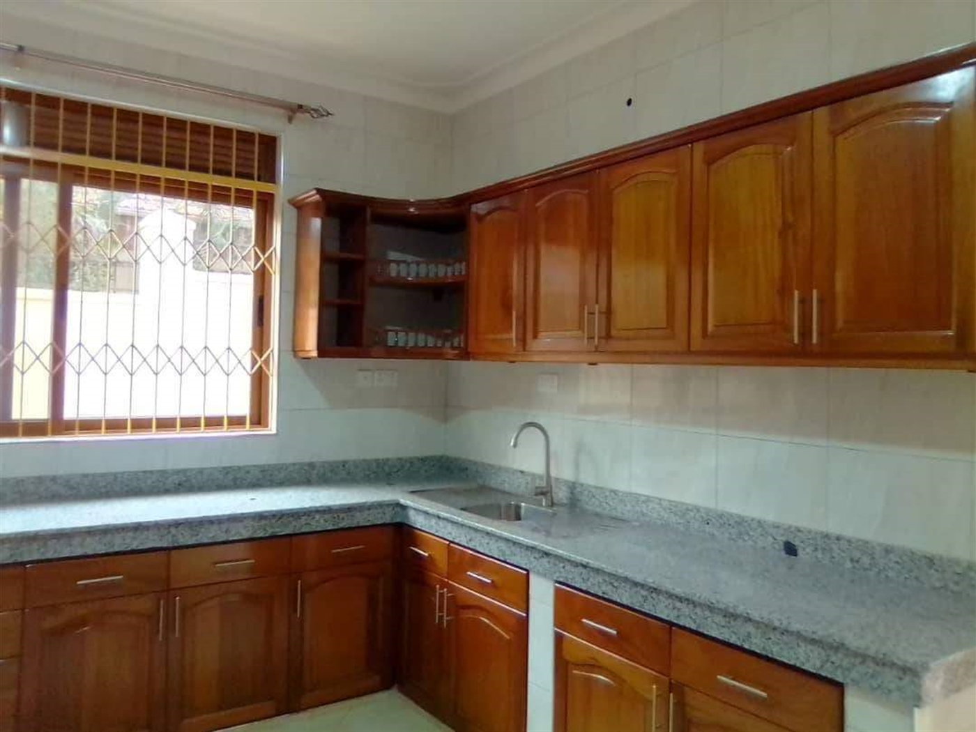 Mansion for rent in Bbunga Kampala