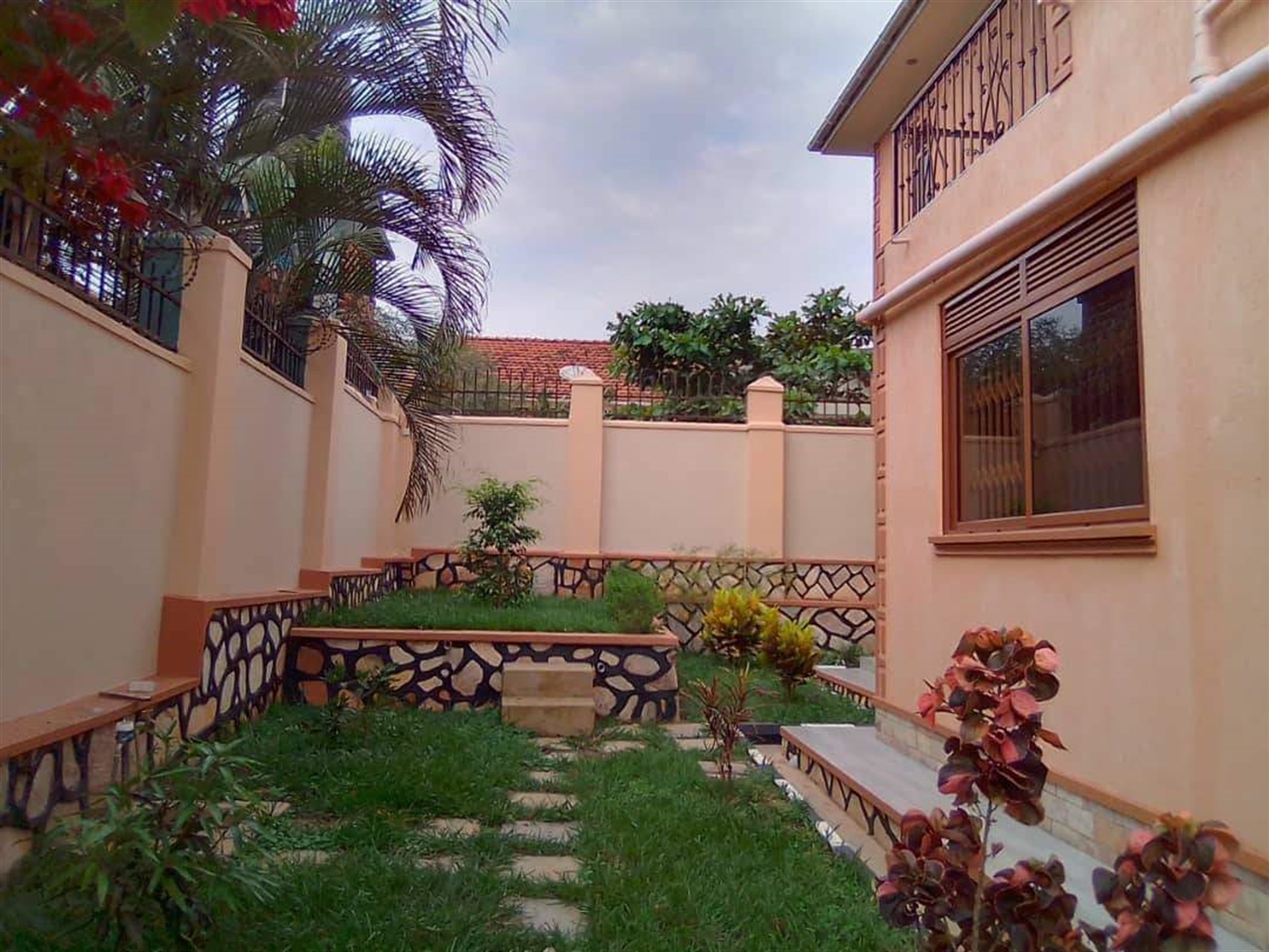 Mansion for rent in Bbunga Kampala