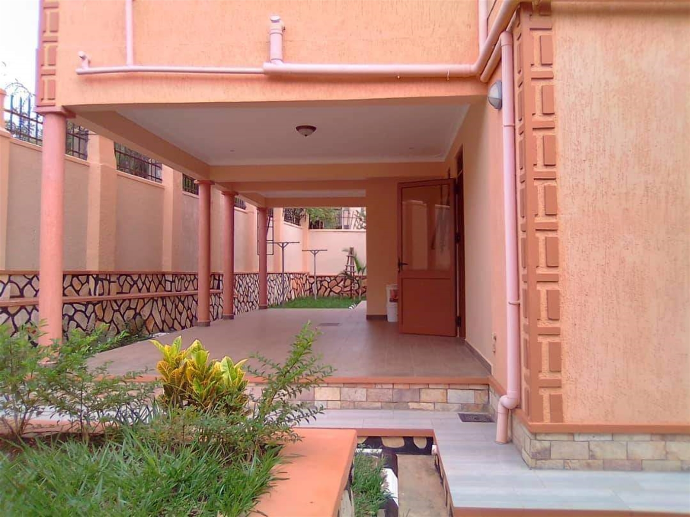 Mansion for rent in Bbunga Kampala