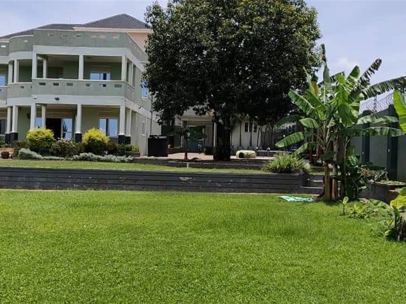 Mansion for sale in Kajjansi Wakiso