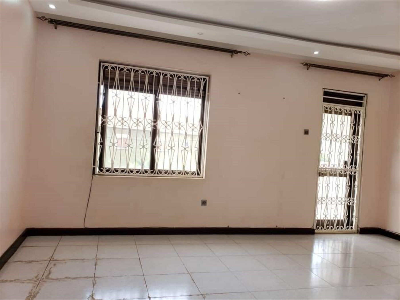 Duplex for rent in Kisaasi Kampala