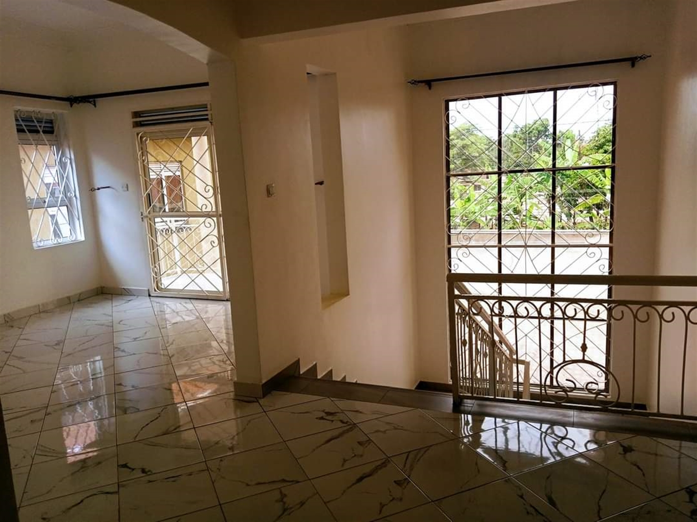 Mansion for sale in Kira Wakiso