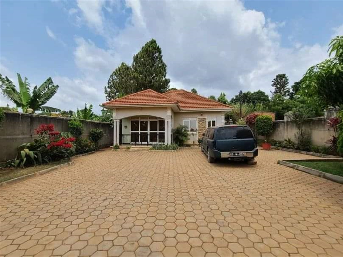 Bungalow for sale in Munyonyo Kampala