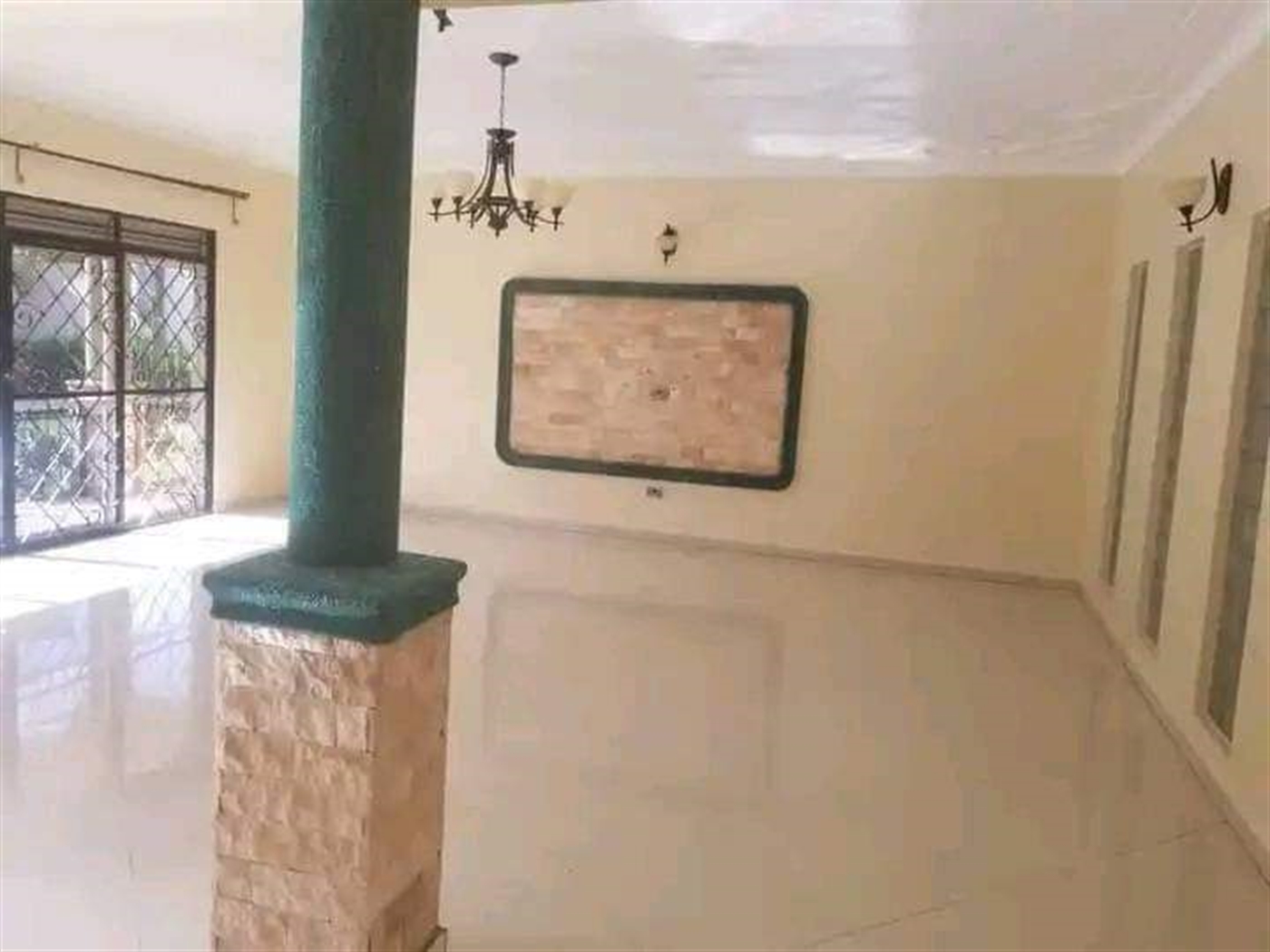 Bungalow for rent in Kiwaatule Kampala