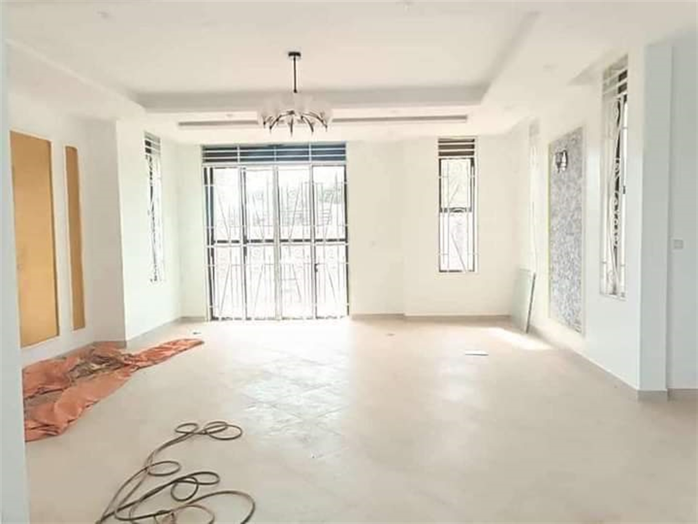 Mansion for sale in Kira Wakiso