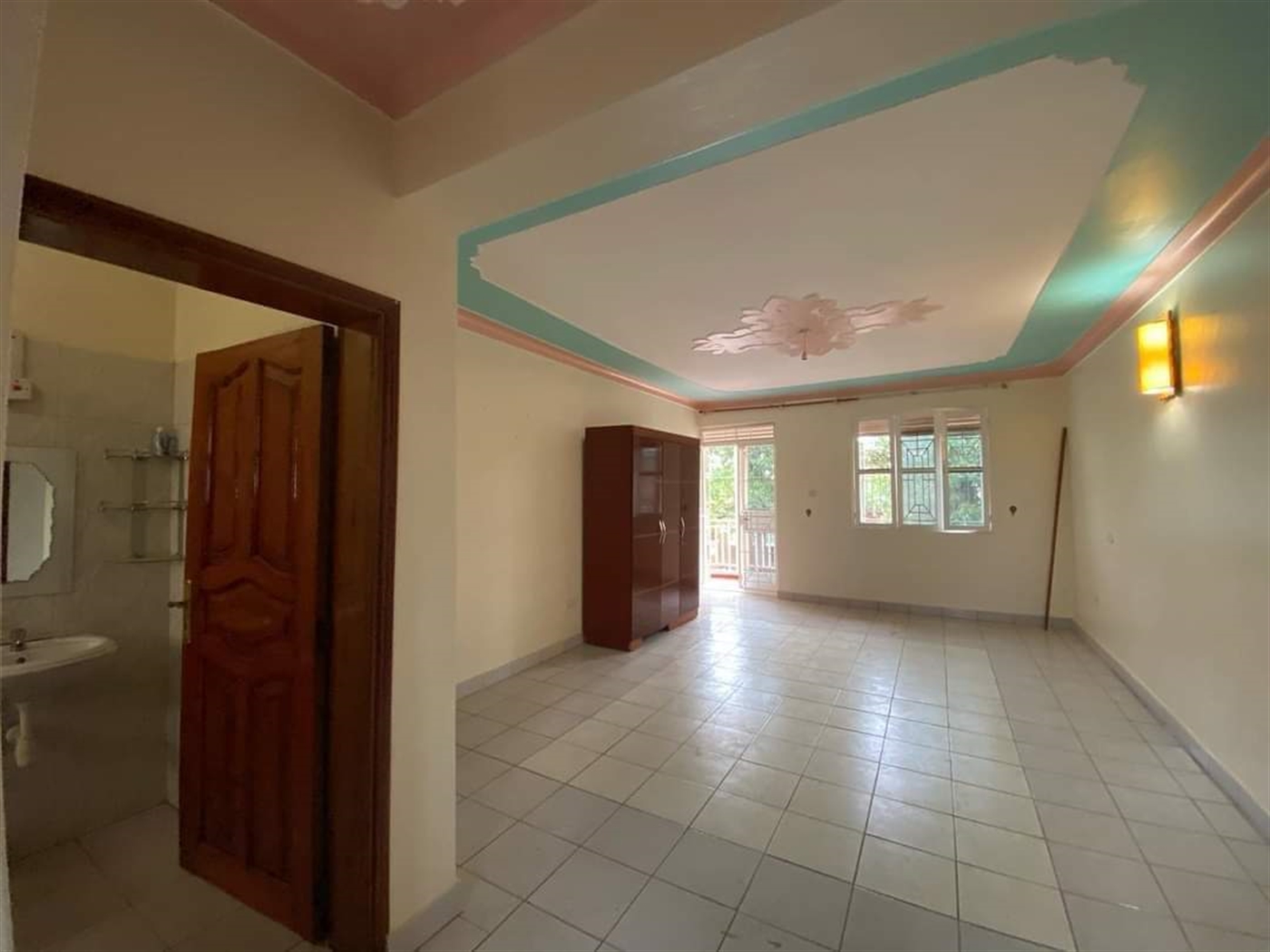 Duplex for rent in Kisaasi Kampala