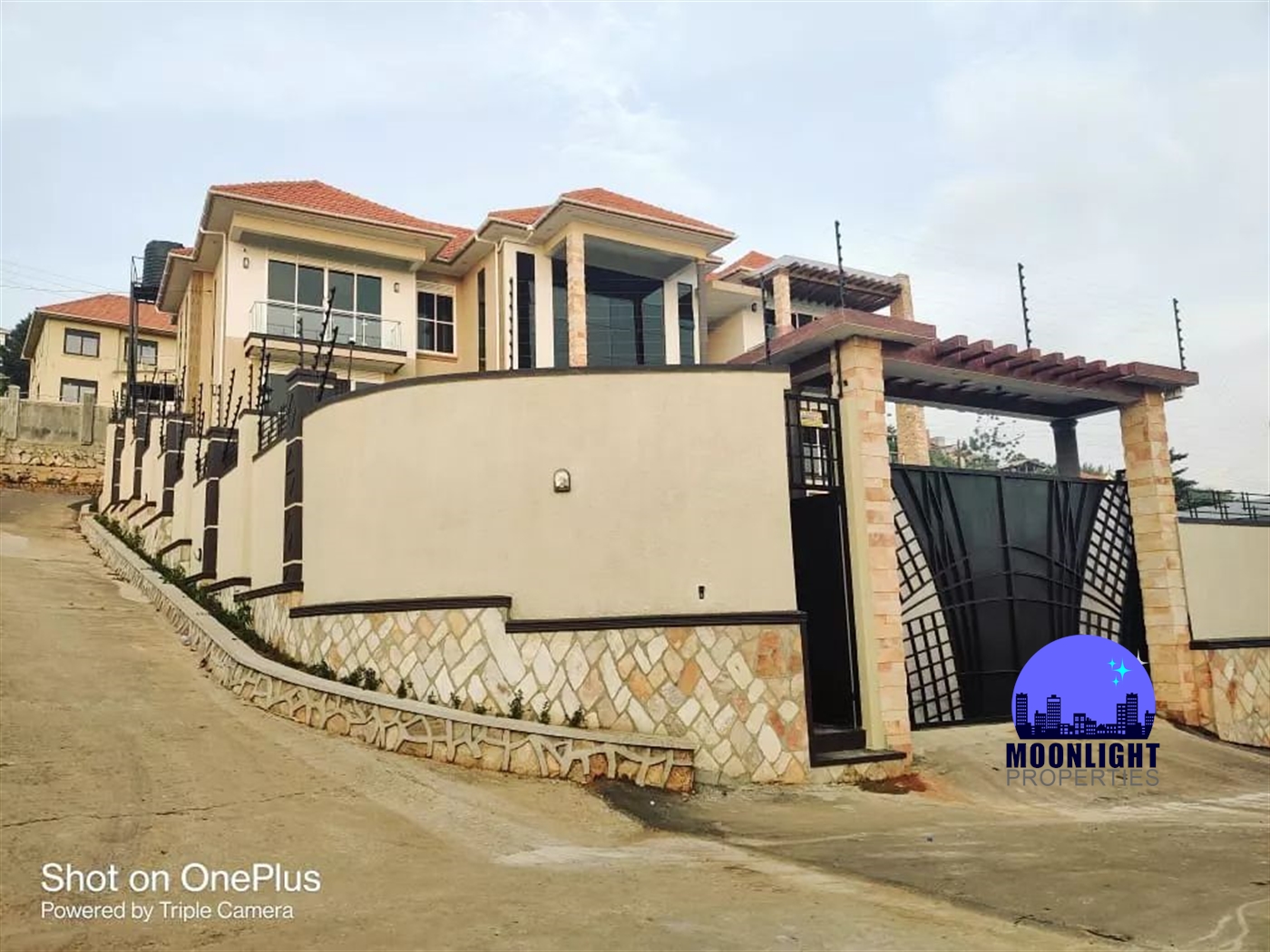 Mansion for sale in Lubowa Wakiso