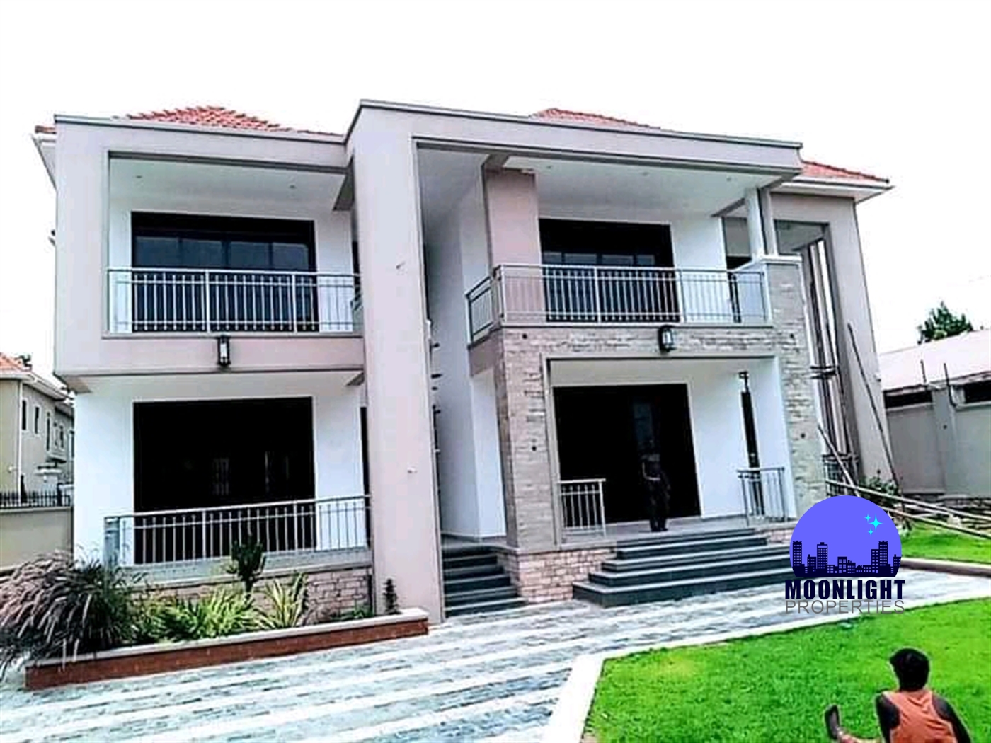 Mansion for sale in Kira Wakiso