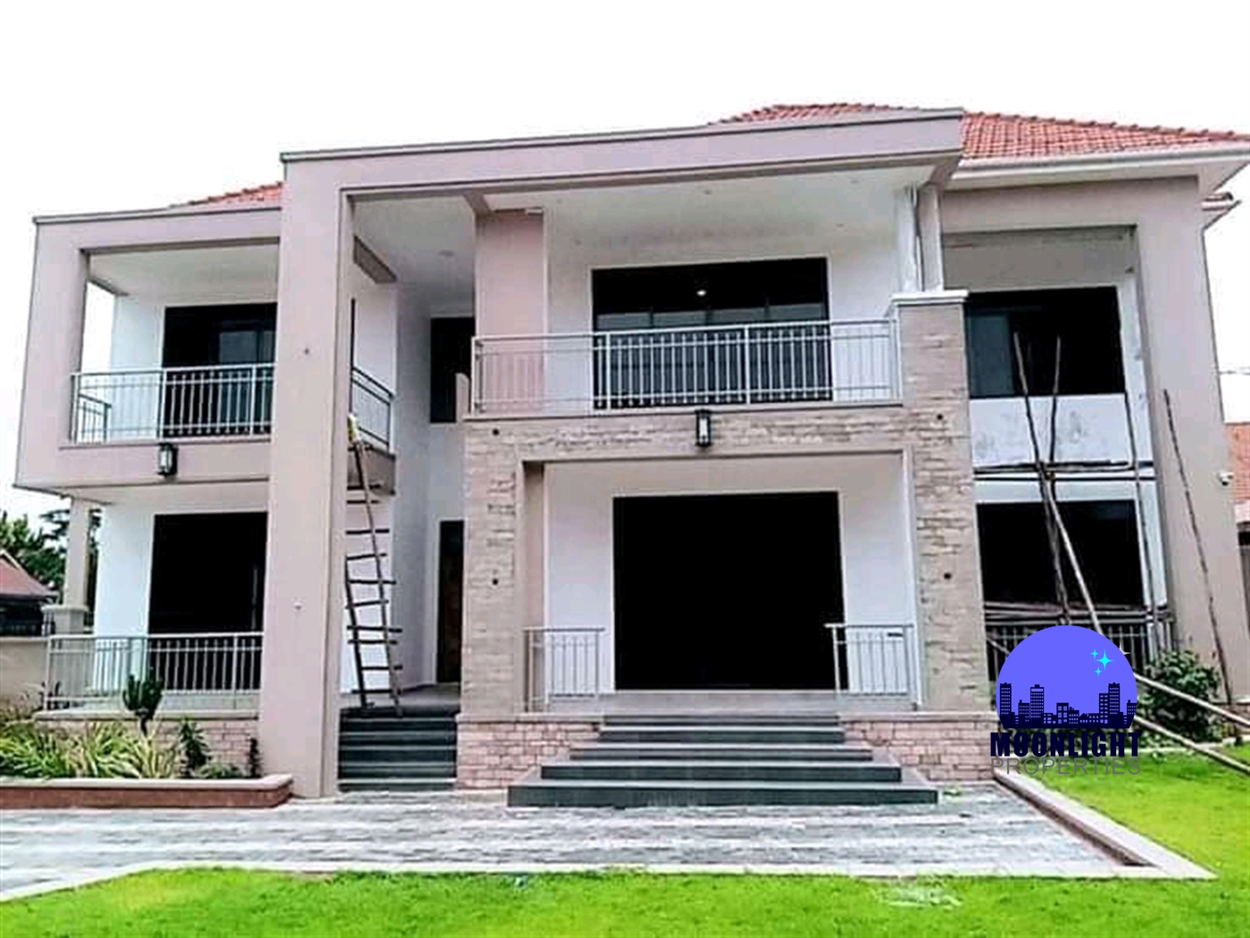 Mansion for sale in Kira Wakiso