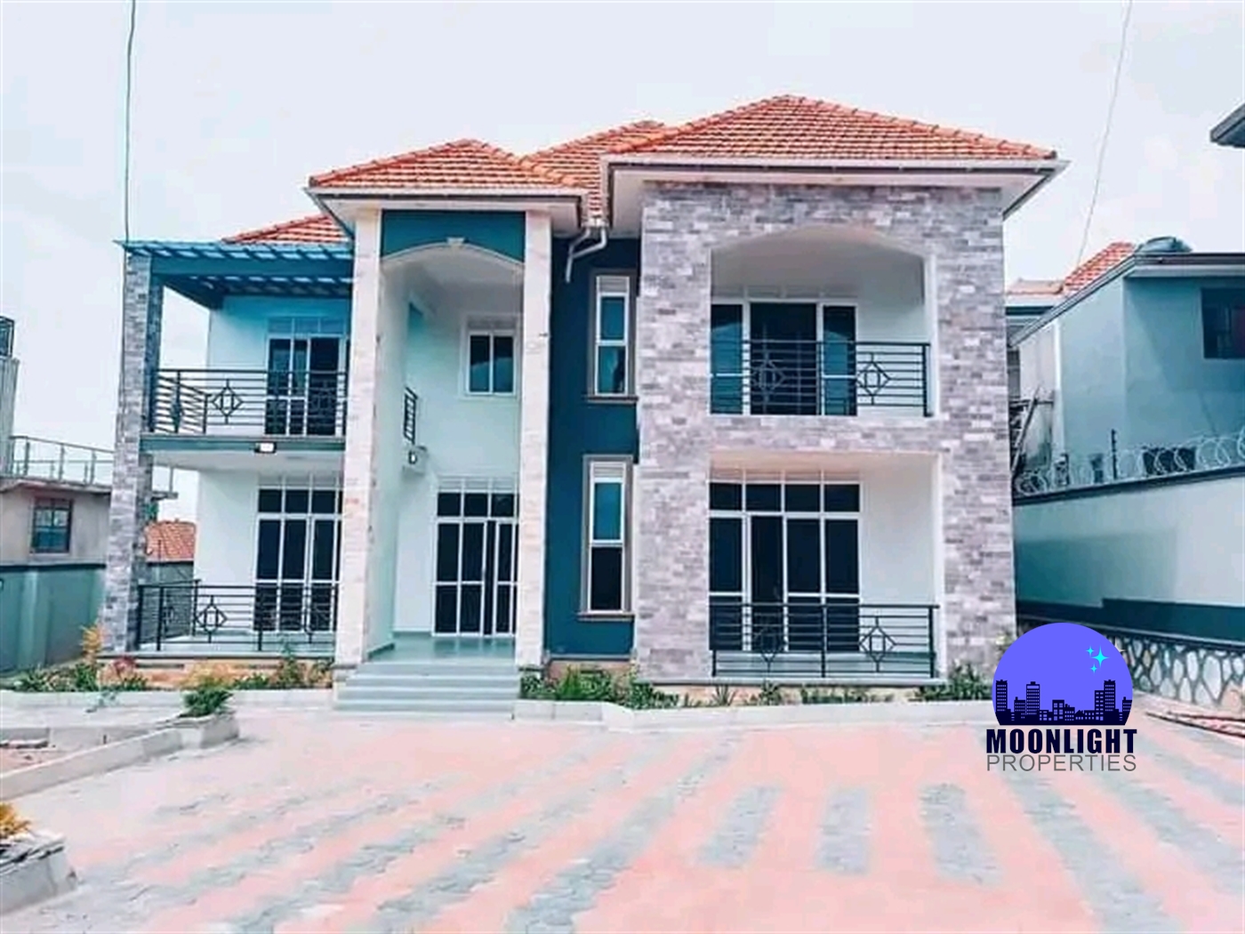 Mansion for sale in Kira Wakiso