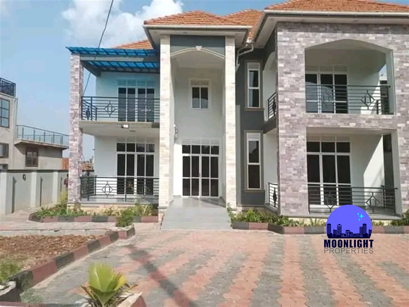 Mansion for sale in Kira Wakiso