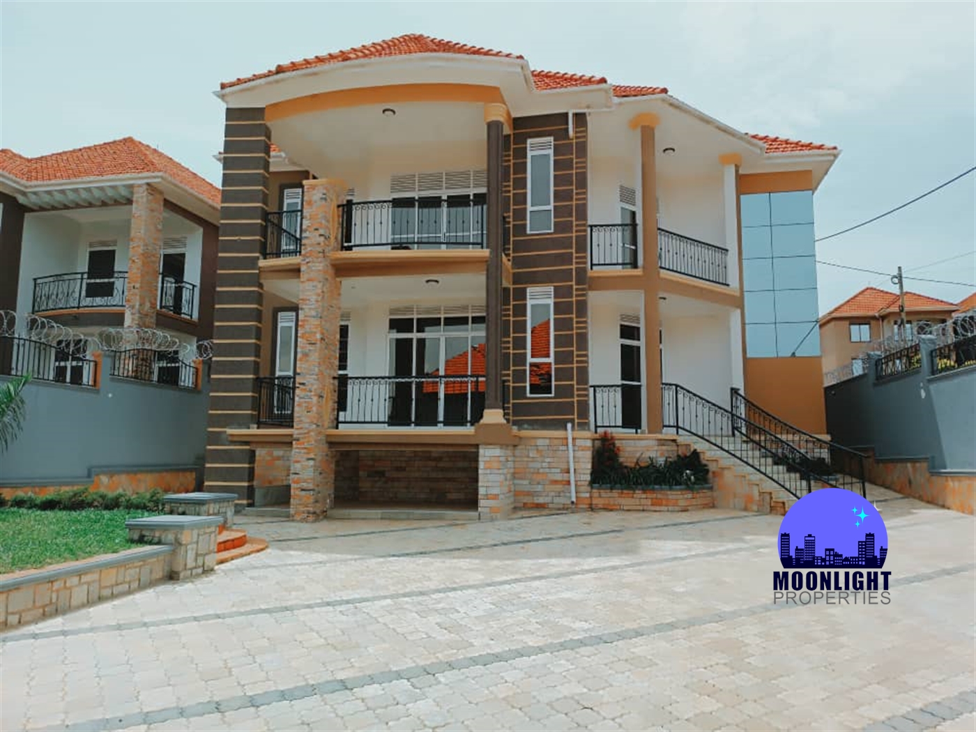 Mansion for sale in Kira Wakiso