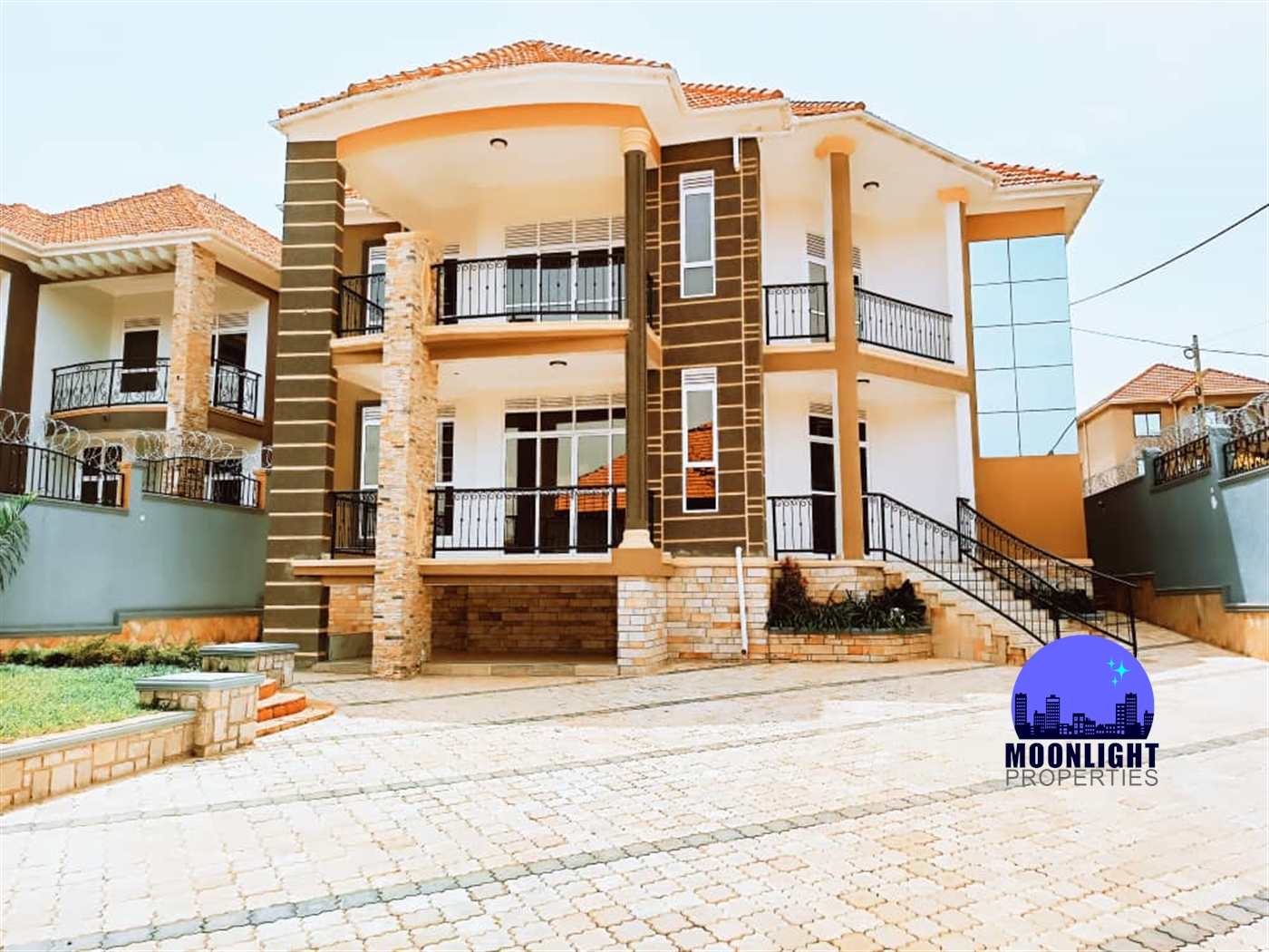 Mansion for sale in Kira Wakiso