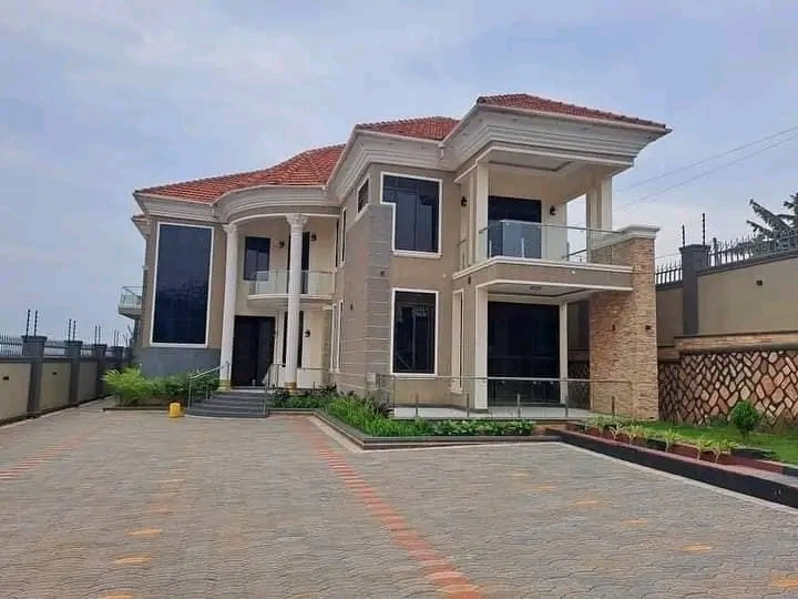 Mansion for sale in Kira Wakiso