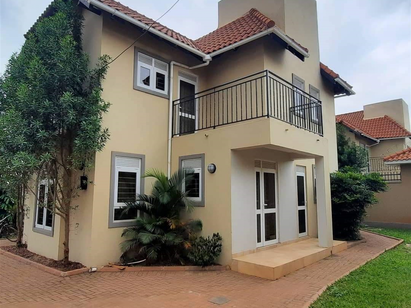 3 bedroom Storeyed house for rent in Ntinda Kampala Uganda, code