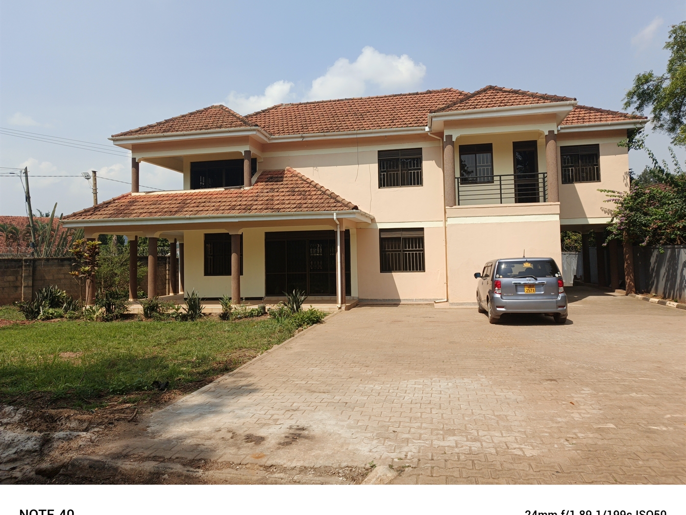 Duplex for rent in Bugoloobi Kampala