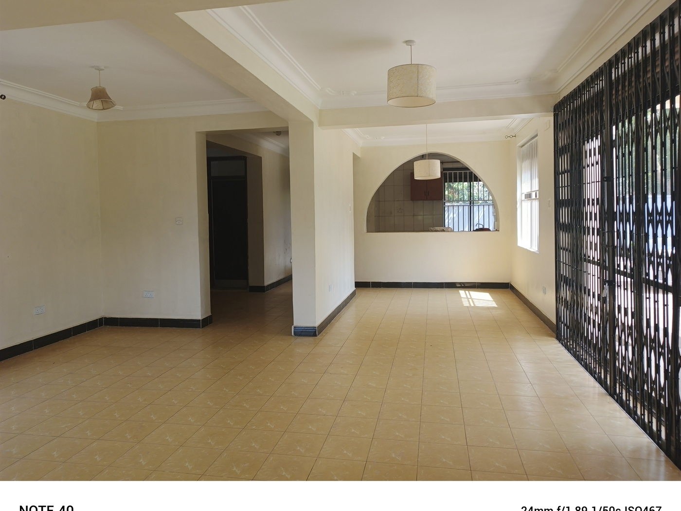 Duplex for rent in Bugoloobi Kampala