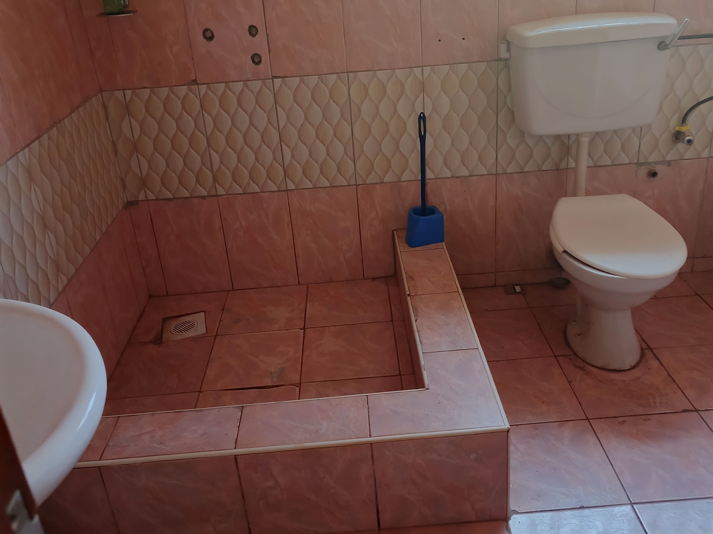 Duplex for rent in Bugoloobi Kampala